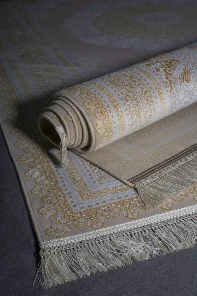 rug-with-fringes.webp