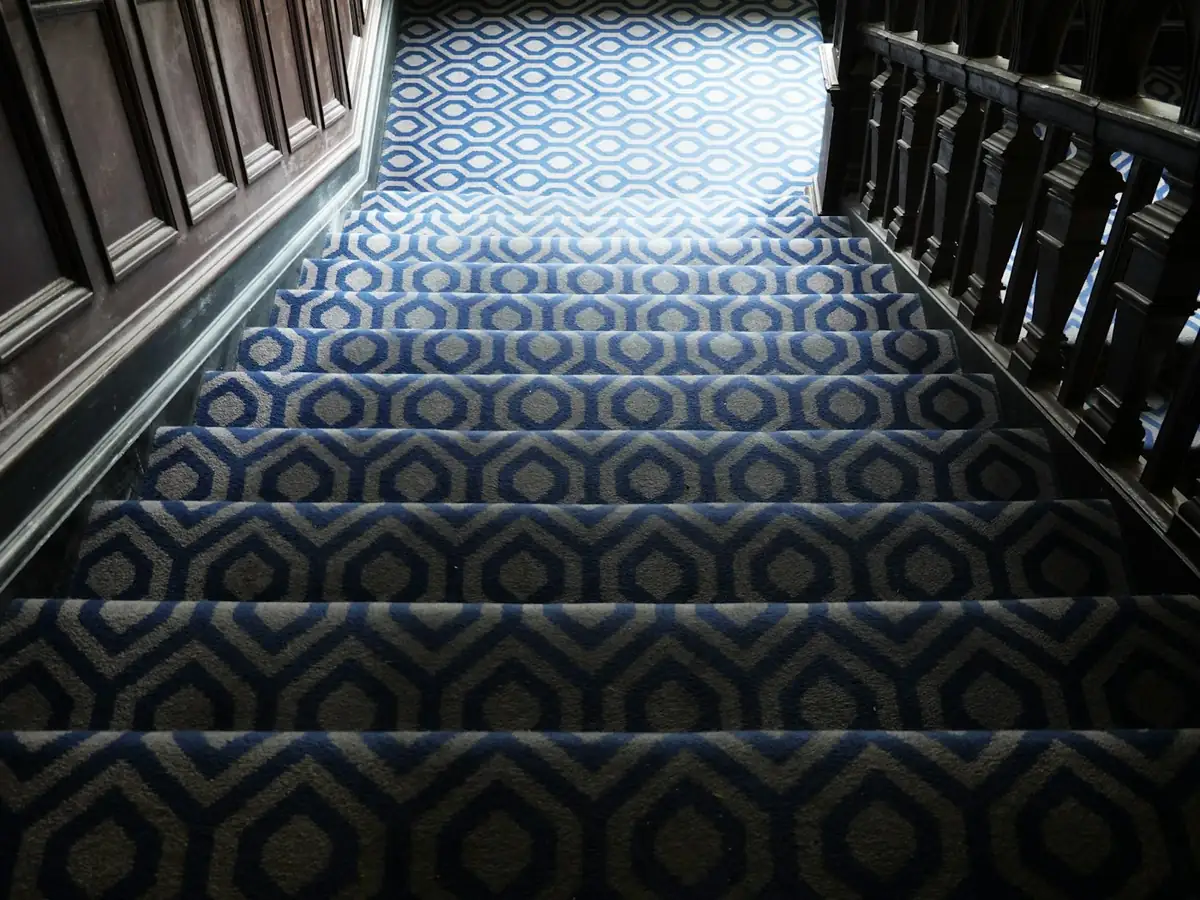 staircase-patterned-carpet.webp